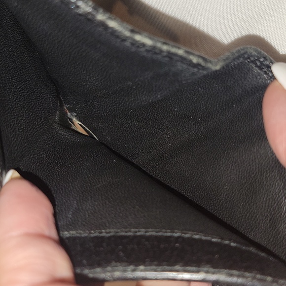 Authentic Gucci short wallet - Picture 12 of 12